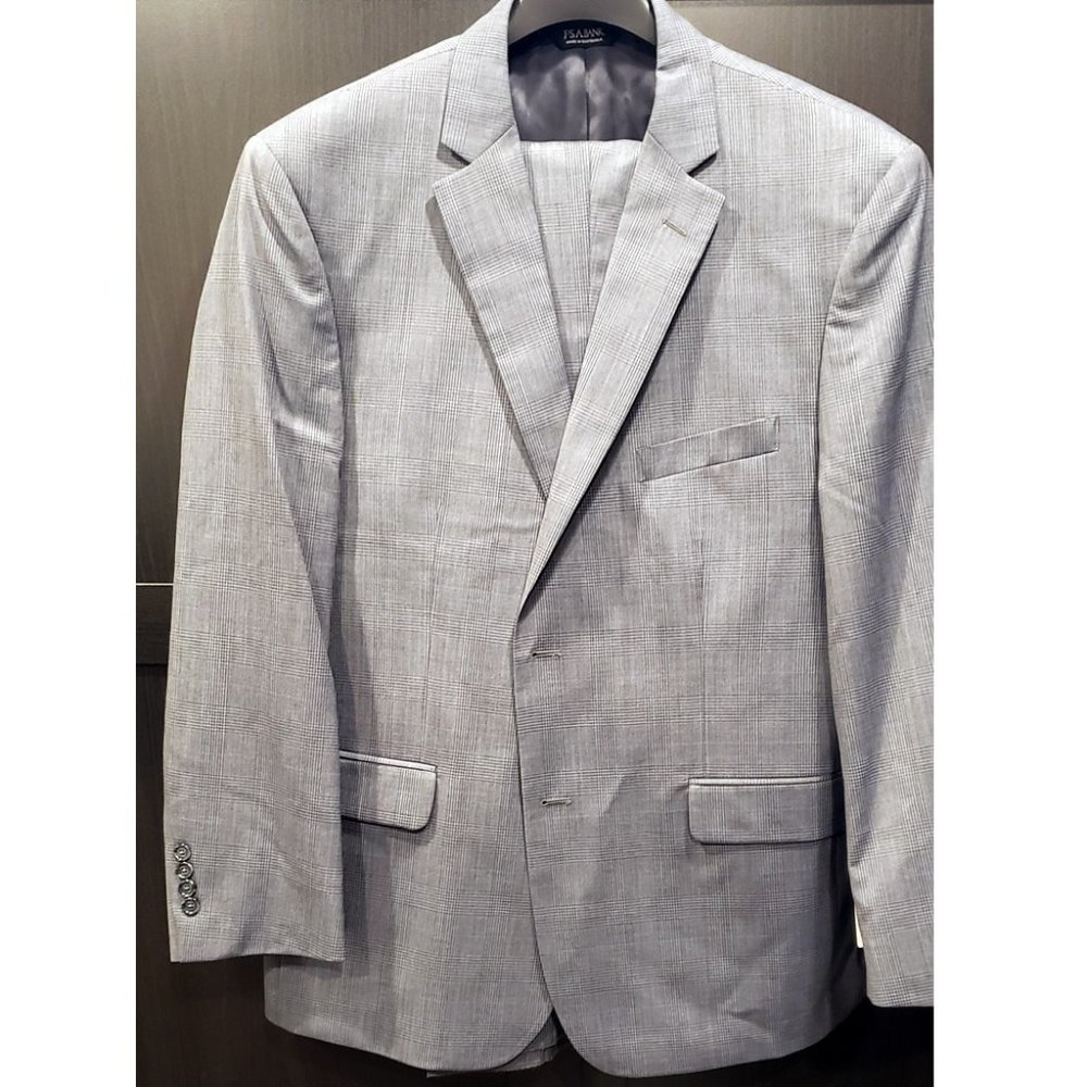Jos A. Bank Executive Collection Tailored Fit Windowpane Plaid Suit - 46/40